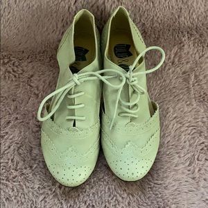 NWOT Francesca’s Tulip & Rain Open Side Loafers